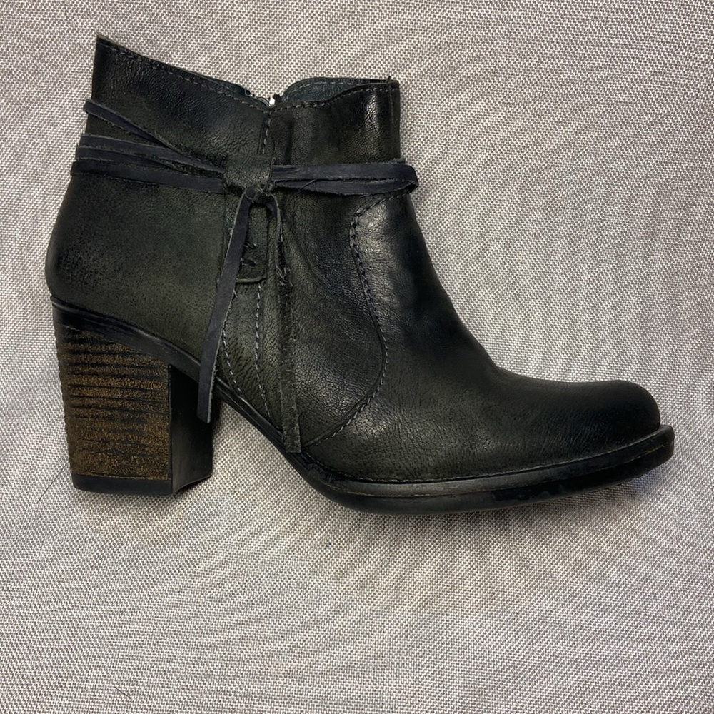 Miz Mooz Melba Leather Tassel Ankle
Boots Size 8